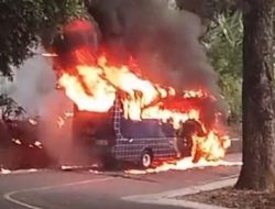 Bus MGI Jurusan Palabuhanratu – Bogor Terbakar Penumpang Berhamburan