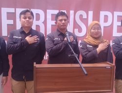 Pasangan Ayep Zaki – Bobby Maulana Daftar ke KPU di hari Terakhir