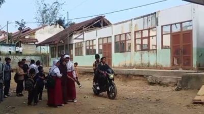 4 Ruang Kelas SDN Cilimus, Jampang Tengah Sukabumi Ambruk