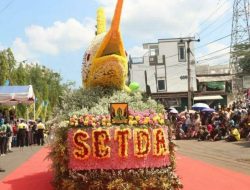 Konvoi Kendaraan Hias di Hari Jadi Kabupaten Sukabumi ke-154 Disambut Antusias Warga