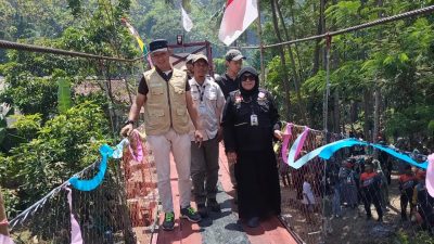 Komunitas Masyarakat SEHATI Bangun Jembatan Penghubung Dua Desa di Kecamatan Simpenan, Pemerintah Hanya Sumbang Doa