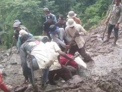 Terisolasi Akibat Longsor, Akses ke Ciangkrek Sukabumi Masih Lumpuh Selama Dua Pekan