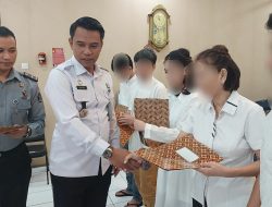 Lima Warga Binaan Terima SK Remisi Khusus Natal Tahun 2024 di Lapas Sukabumi