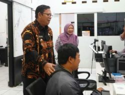 Hari Pertama Masuk Kerja, Pj Wali Kota Sukabumi Sidak Bagian Pelayanan Publik