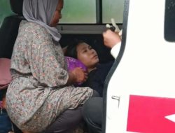 Gegara Jalan Butut, Perempuan Muda Terpaksa Melahirkan dalam Ambulans