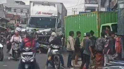 Truk Seruduk Empat Motor di Sukaraja, Seorang Korban Terkapar Bersimbah Darah