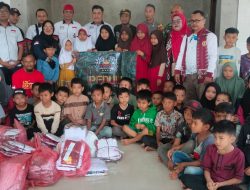 Komunitas Motor RX-KING Beri Bantuan Seragam Sekolah Untuk Korban Bencana di Sukabumi