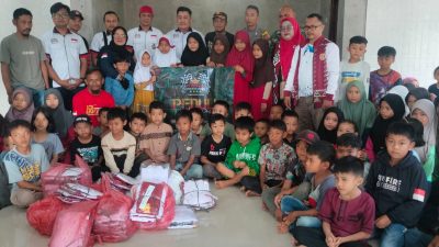 Komunitas Motor RX-KING Beri Bantuan Seragam Sekolah Untuk Korban Bencana di Sukabumi
