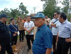 Pasang Patok Jaringan Tower Sutet Tanpa Ijin Tim PLN Diusir Pihak Perusahaan