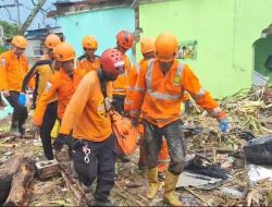 Banjir Makan Korban, Ibu dan Anak Ditemukan Tewas Terkubur Sampah