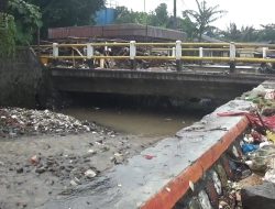 Gubernur Instruksikan Jembatan Sungai Cipalabuan Segera Dibongkar Atasi Banjir