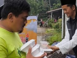 Ketua Komisi I DPRD Kabupaten Sukabumi, Beri Bantuan Korban Banjir Cikembar