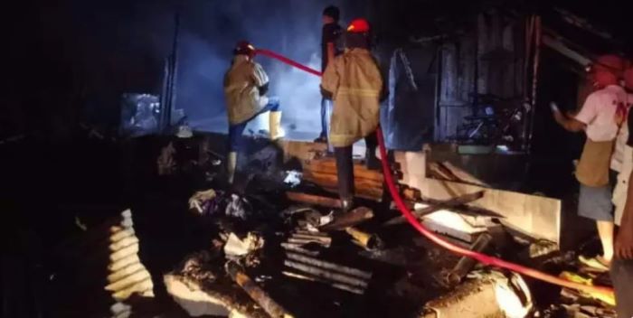 Tragedi Jelang Sahur, Rumah Warga Purabaya Terbakar Hebat