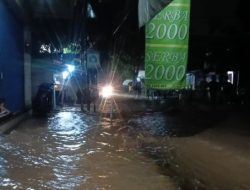 Banjir Akibat Luapan Sungai Cangehgar Lumpuhkan Jalan Menuju Alun-Alun Palabuhanratu