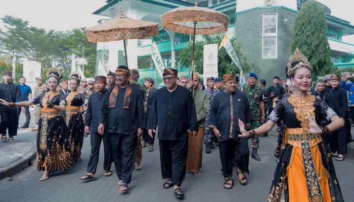 Ketua DPRD Kabupaten Sukabumi Tekankan Nilai Demokrasi dan Pengabdian dalam Gelar Budaya Rakyat 2025
