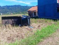 Mobil Pickup Terguling Terguling di Cisolok Sukabumi