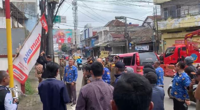 Genjot PAD, Pemkot Sukabumi Tertibkan Reklame Ilegal