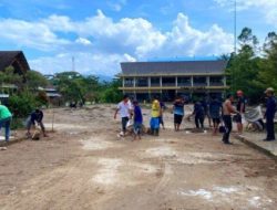 Disperkim Kerahkan Pasukan Bersihkan Matrial Paska Banjir di RTH Lapang Cangehgar