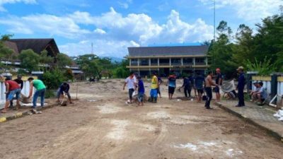 Disperkim Kerahkan Pasukan Bersihkan Matrial Paska Banjir di RTH Lapang Cangehgar
