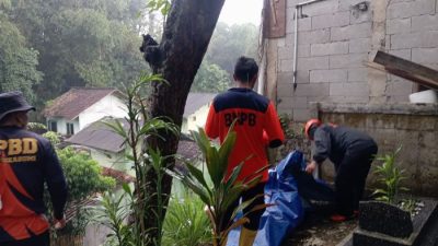 BPBD Kota Sukabumi Pasang Terpal di Tebing Karangtengah Cegah Longsor Susulan
