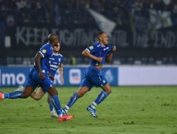 Puncak Semakin Erat Persib Bandung Siap Ladeni PSS Sleman di GBLA dengan Semangat Juara