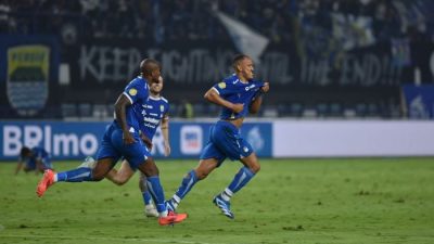 Puncak Semakin Erat Persib Bandung Siap Ladeni PSS Sleman di GBLA dengan Semangat Juara