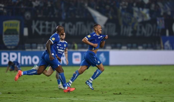 Puncak Semakin Erat Persib Bandung Siap Ladeni PSS Sleman di GBLA dengan Semangat Juara