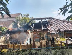 Diduga Akibat Korsleting Listrik, Rumah Kakak Adik di Cikembar Terbakar