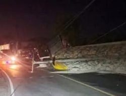 Truk Semen Terguling di Jalan Raya Sukabumi-Bogor, Lalu Lintas Macet