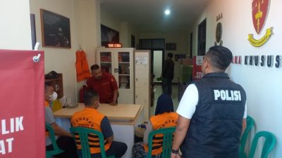 Polres Sukabumi Serahkan 3 Tersangka Korupsi Pengadaan Alat IKM Sutra ke Kejaksaan