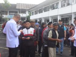 380 Tukang Becak & Kusir Delman Sukabumi Terima Bantuan Dari Wali Kota