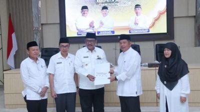 Bupati Sukabumi Lepas Calon Jamaah Haji Dari Kalangan Korpri