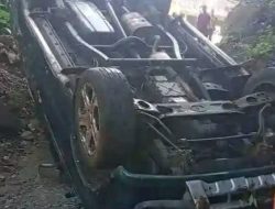 Mini Bus Terguling di Curugkembar Satu Penumpang Alami Patah Tangan