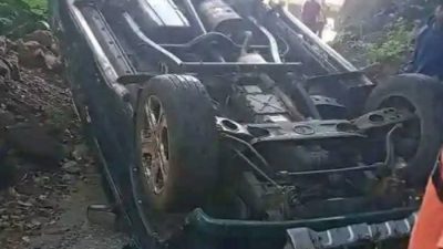 Mini Bus Terguling di Curugkembar Satu Penumpang Alami Patah Tangan