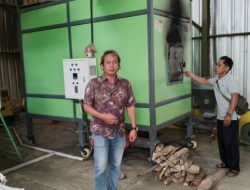 Anggota DPRD Kabupaten  Sukabumi, Dadang Hermawan, Tinjau Bantuan Mesin Pengering di Poktan Cikaramat