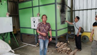 nggota DPRD Kabupaten Sukabumi, Dadang Hermawan, Tinjau Bantuan Mesin Pengering di Poktan Cikaramat