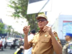 Pemkot Sukabumi Tertibkan Reklame Liar di Dua Titik Strategis