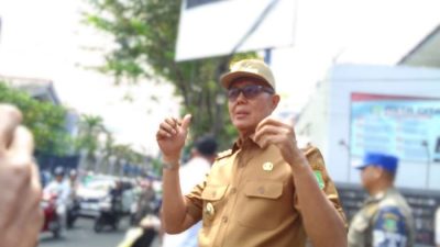 Pemkot Sukabumi Tertibkan Reklame Liar di Dua Titik Strategis