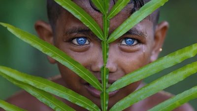 Fenomena Unik di Indonesia, Masyarakat Suku Buton dengan Mata Biru Alami