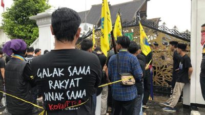 PMII Kota Sukabumi Geruduk Balai Kota Sampaikan 12 Tuntutan di Hari Ke-111 Pemerintahan Ayep–Bobby