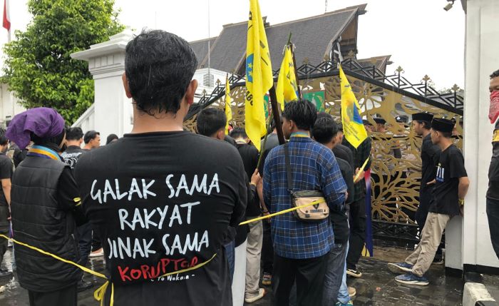PMII Kota Sukabumi Geruduk Balai Kota Sampaikan 12 Tuntutan di Hari Ke-111 Pemerintahan Ayep–Bobby