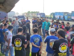 Polisi Kawal Gelombang  Aksi Sopir Truk Tolak RUU ODOL