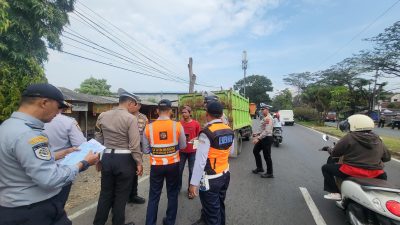 Polres Sukabumi Kota dan Dishub Gencar Sosialisasikan ODOL di Jalur Lingkar Selatan