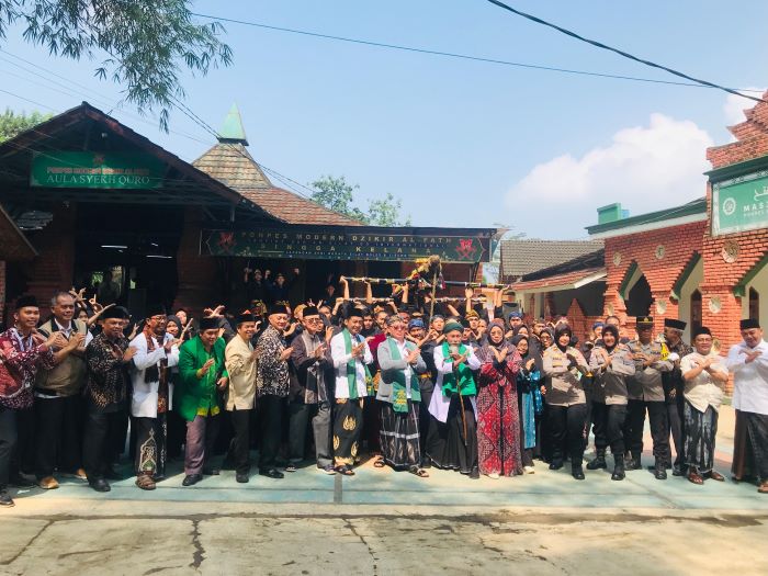 Ustadz Gadis Depan 6, Gerakan Pengabdian Lintas Iman dari Pelosok Negeri ‎