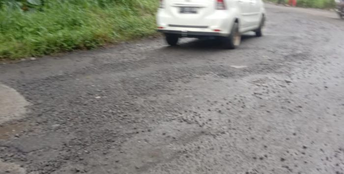 Tuai Protes Warga, Perbaikan Jalan Cipanas 1 Sukabumi Dikerjakan Asal-asalan