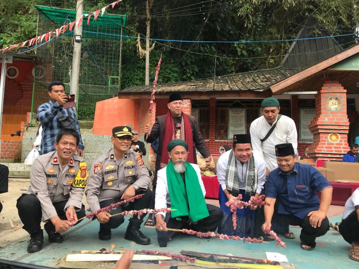 Ponpes Al-Fath Gelar Bakar Sate Terpanjang dan Penutupan Program Lentera Hati Bintana