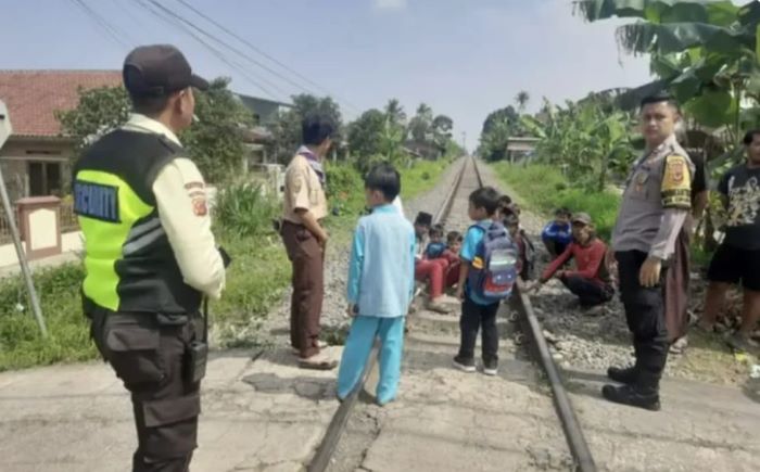 Dua Pelajar Kritis Tersambar KA Siliwangi di Sukabumi