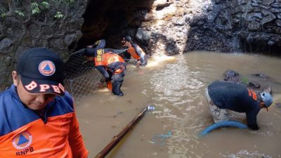 Cegah Longsor, BPBD Kota Sukabumi Pasang Bronjong di Karangtengah