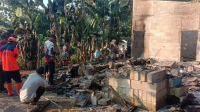 Kebakaran Hebat di Kabandungan, Dua Keluarga Kehilangan Tempat Tinggal