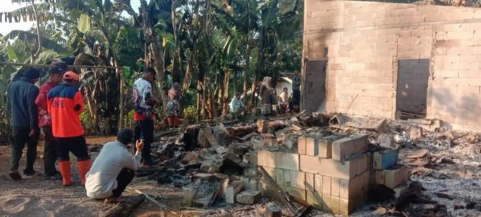 Kebakaran Hebat di Kabandungan, Dua Keluarga Kehilangan Tempat Tinggal